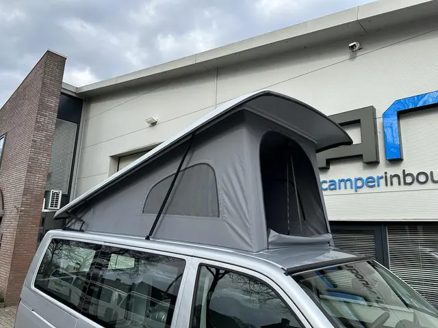 Volkswagen Transporter Kombi 2.0 TDI L2H2 2018 Diesel 22