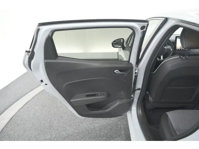 Renault Clio TCe 90 GPF techno 2025 Benzine 75