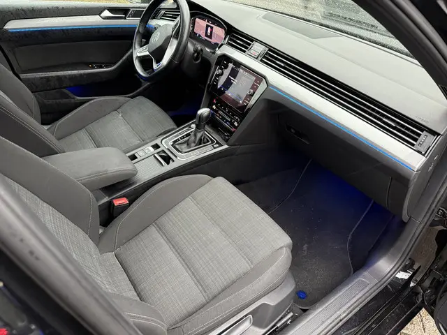 Volkswagen Passat Variant 2.0 TDI Business 2020 Diesel 24