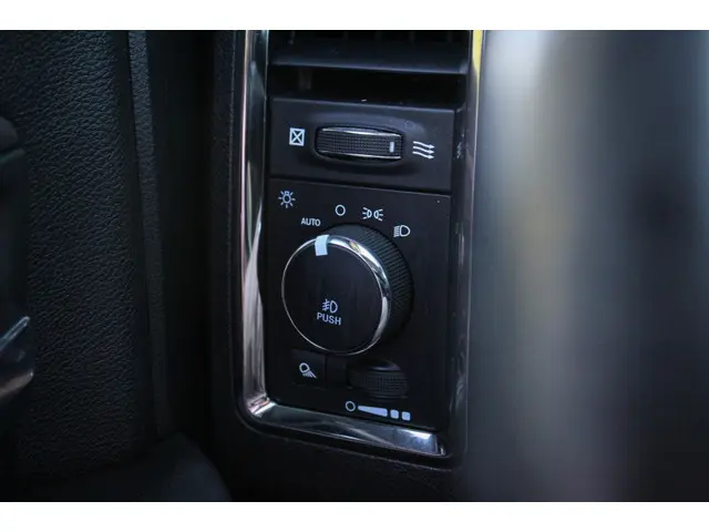 Dodge Ram 1500 5.7 V8 4x4 QC 6'4 2018 LPG/Gas 24