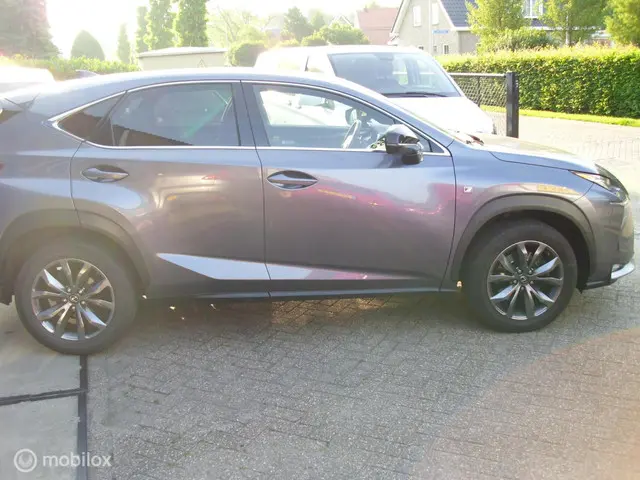 Lexus NX 300h AWD F Sport Line 2016 Hybride Benzine 4