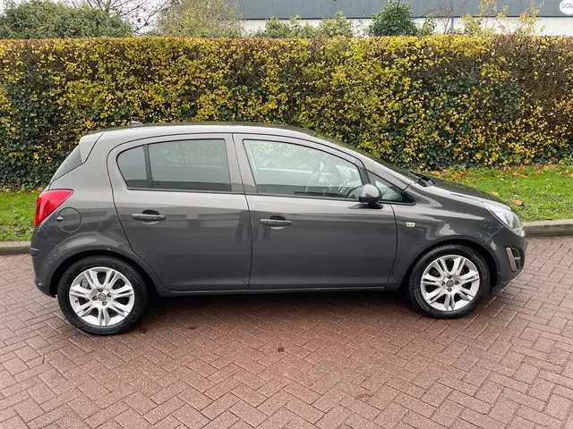 Opel Corsa 1.4-16V BlitZ 2014 Benzine 4