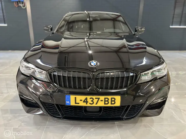 BMW 3 Serie M 320i xDrive High Executive 2019 Benzine 2