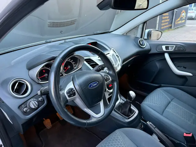 Ford Fiesta 1.25 Titanium 2013 Benzine 29