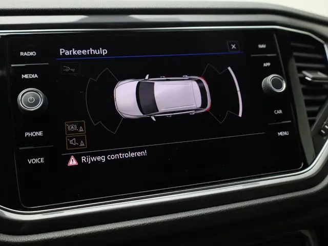 Volkswagen T-Roc 1.5TSI/150PK Sport R DSG 2022 Benzine 42