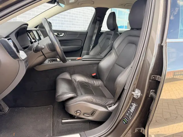 Volvo XC60 2.0 B5 Momentum Pro 2020 Benzine 6