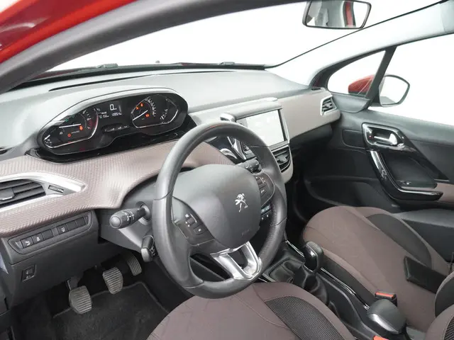 Peugeot 2008 1.2 PureTech Style 2015 Benzine 12