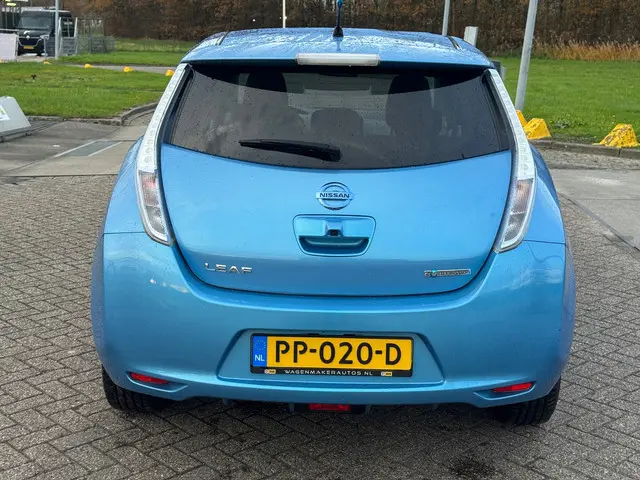 Nissan Leaf Base 24 kWh uit 2013 2013 Elektrisch 5