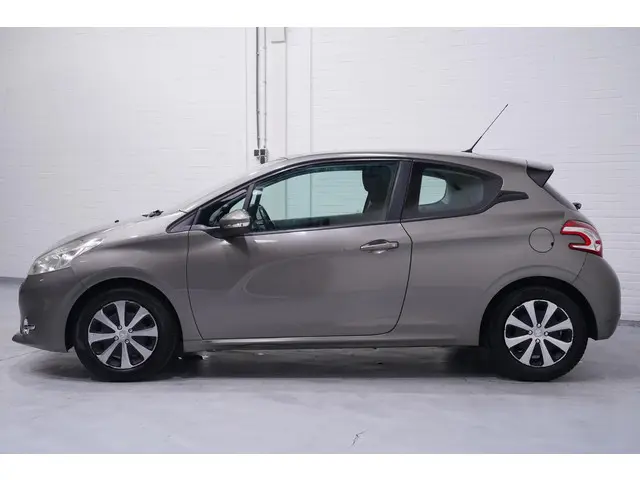 Peugeot 208 1.4 e-HDi Active 2013 Diesel 4