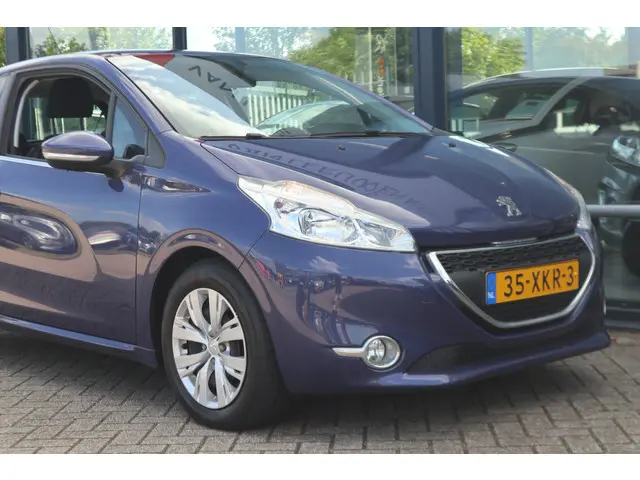 Peugeot 208 1.6 e-HDi Active 2012 Diesel 17