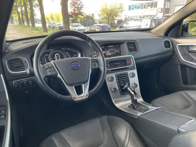 Volvo V60 Cross Country 2.0 T5 Polar+ 2019 Benzine 11
