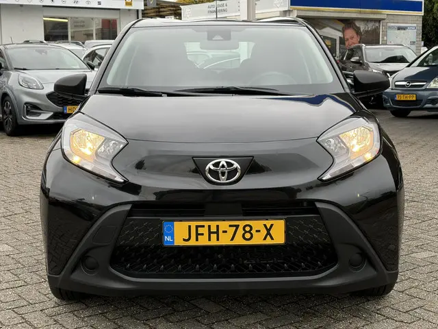 Toyota Aygo X 1.0 VVT-i MT Play 2024 Benzine 12