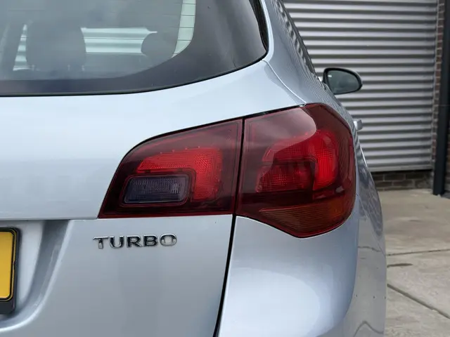 Opel Astra Sports Tourer 1.4 Turbo Sport + 2015 Benzine 34
