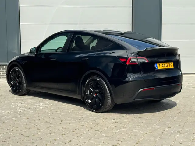Tesla Model Y RWD 58 kWh FSD 2023 Elektrisch 5
