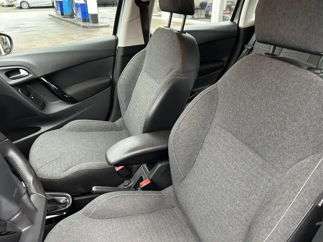 Citroën C3 1.2 PureTech Collection 2015 Benzine 12