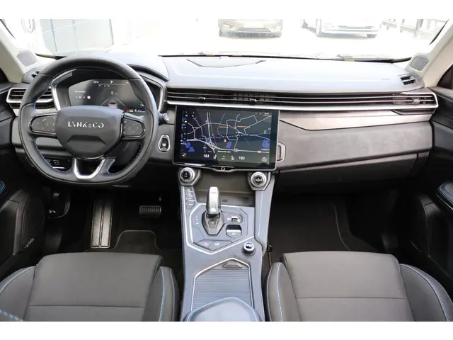 Lynk & Co 01 Lynk&Co 1.5 2023 Hybride Benzine 5
