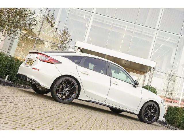 Honda Civic 2.0i e:HEV SPORT 2023 Hybride Benzine 11