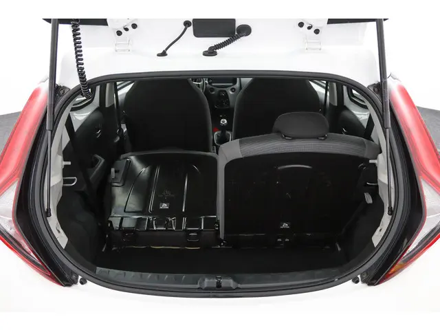 Toyota Aygo 1.0 VVT-i x-play 2022 Benzine 24