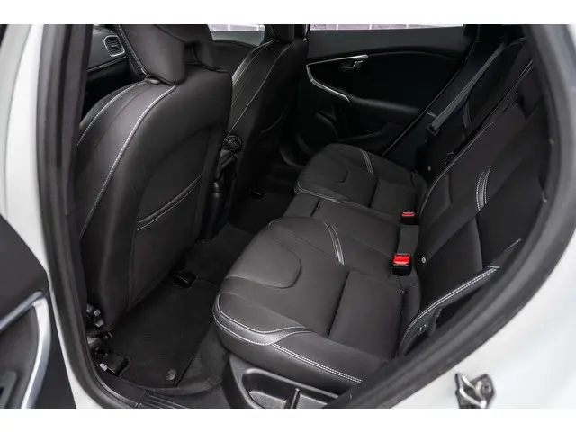Volvo V40 T2 Polar+ Automaat 2019 Benzine 7