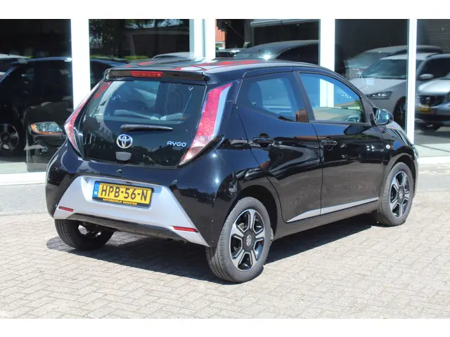 Toyota Aygo 1.0 VVT-i x-clusiv//Camera//ECC!! 2014 Benzine 3