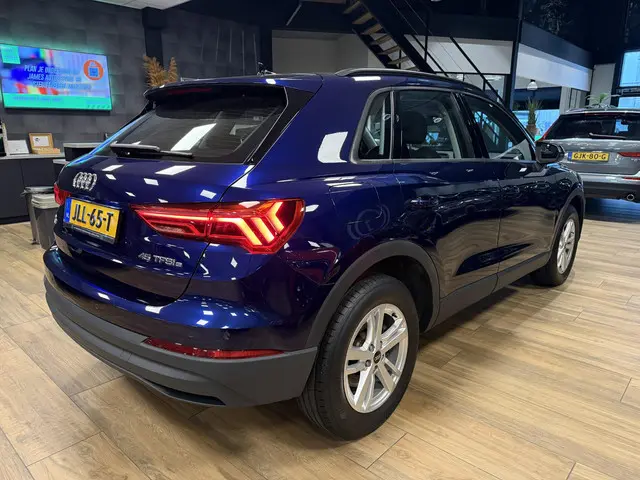 Audi Q3 45 TFSI e edition 2022 Hybride Benzine 4