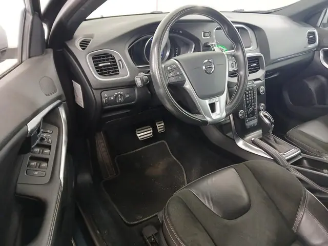 Volvo V40 3