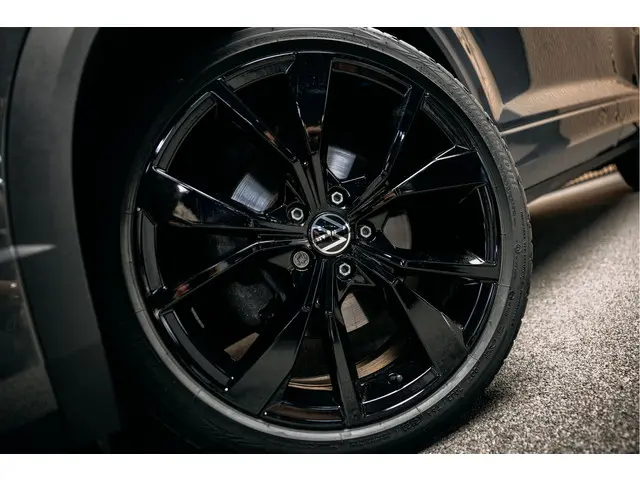 Volkswagen T-Roc 3