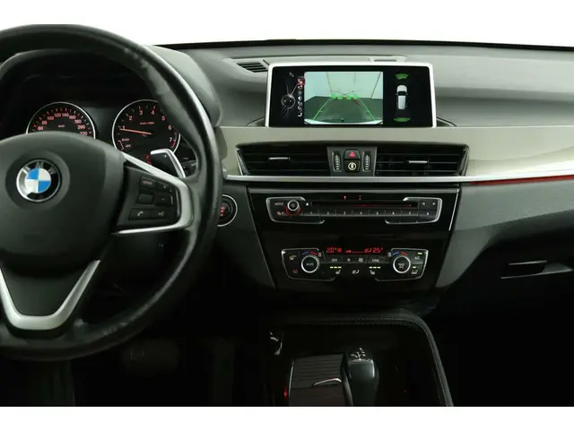 BMW X1 sDrive20i Centennial High Executive 2017 Benzine 40