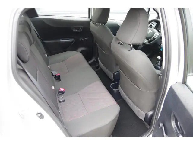 Toyota Yaris 1.3 VVT-i Aspiration 2012 Benzine 20