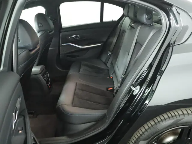 BMW 3 Serie 330e 2024 Hybride Benzine 15