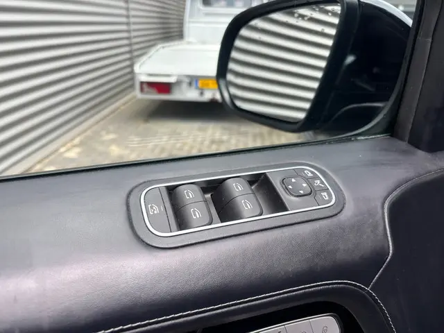 Mercedes-Benz G-Klasse 500 2023 Benzine 13