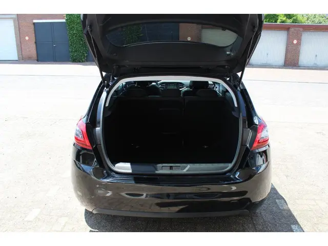 Peugeot 308 1.2 PureTech Allure 2018 Benzine 9