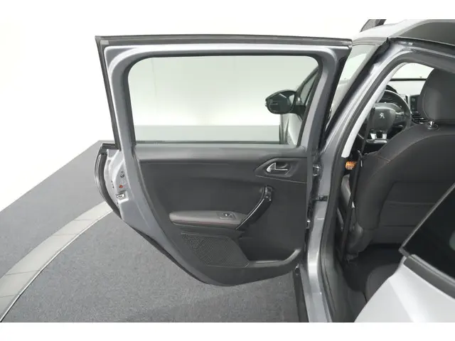 Peugeot 2008 PureTech 110 EAT6 GT 2017 Benzine 66