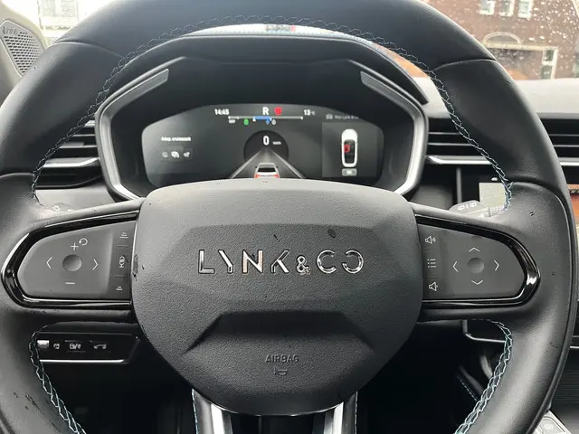 Lynk & Co 01 1.5 Panorama 2023 Hybride Benzine 11