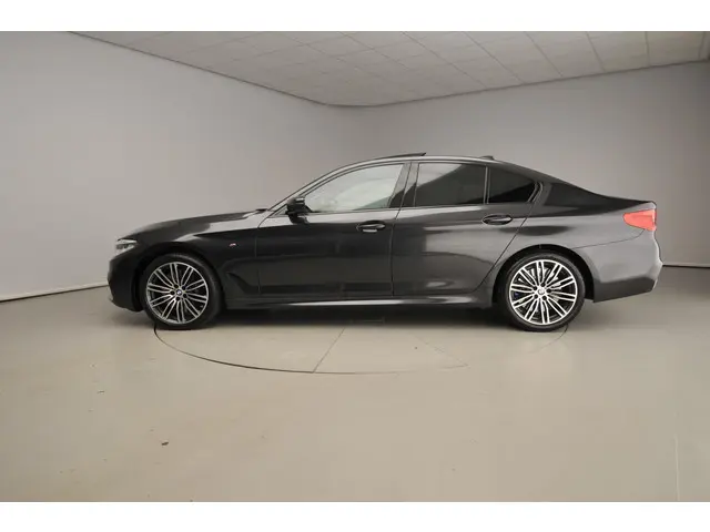 BMW 5 Serie Sedan 540i 2020 Benzine 2
