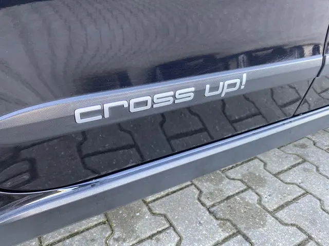 Volkswagen up! 1.0 cross up! BlueMotion 2014 Benzine 9