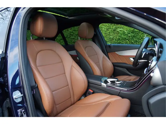 Mercedes-Benz C-Klasse C 180 AMG line 2020 Benzine 4