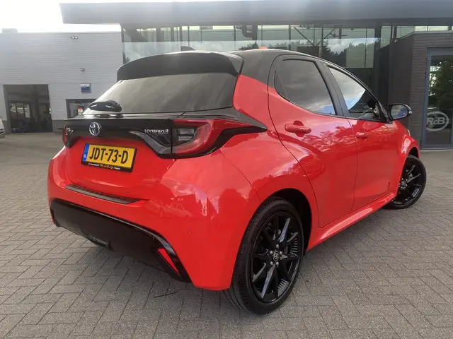 Toyota Yaris 1.5 Hybrid Executive 2023 Hybride Benzine 4