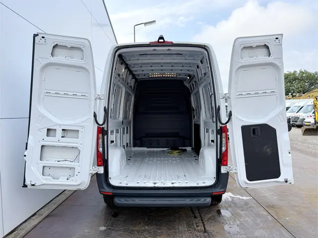 Mercedes-Benz eSprinter 312 2020 Elektrisch 10