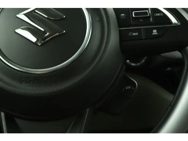 Suzuki Swift 1.2 Style Smart Hybrid 2025 Benzine 43