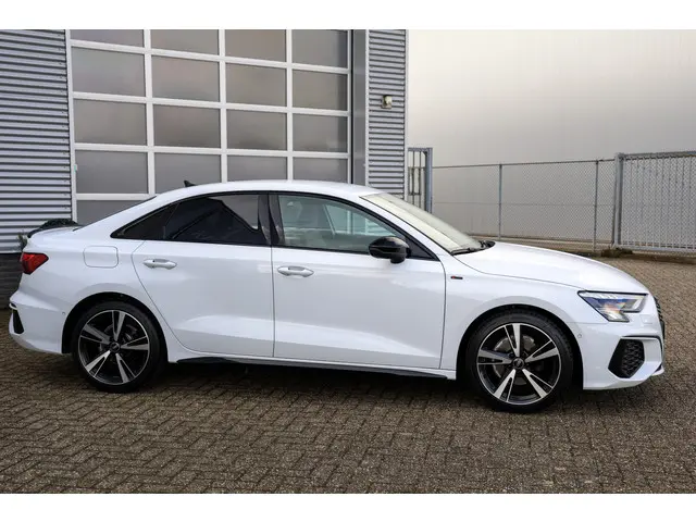 Audi A3 Limousine 35 TFSI 3x S-Line 150PK 2023 Benzine 13