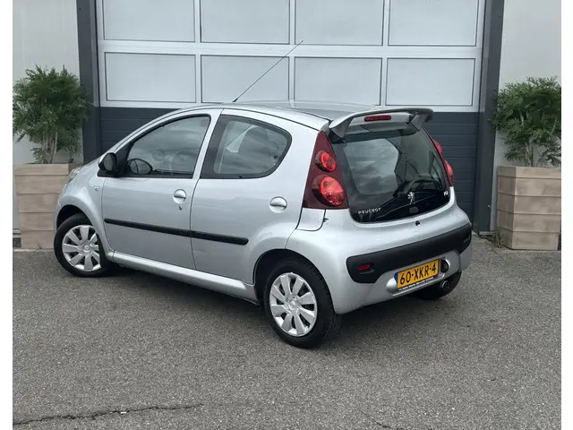 Peugeot 107 1.0 Active 2012 Benzine 3