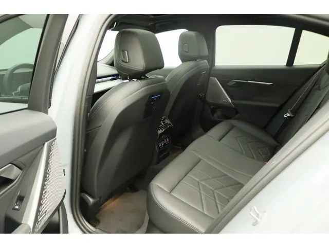 BMW 5 Serie Sedan 530e 2024 Hybride Benzine 25