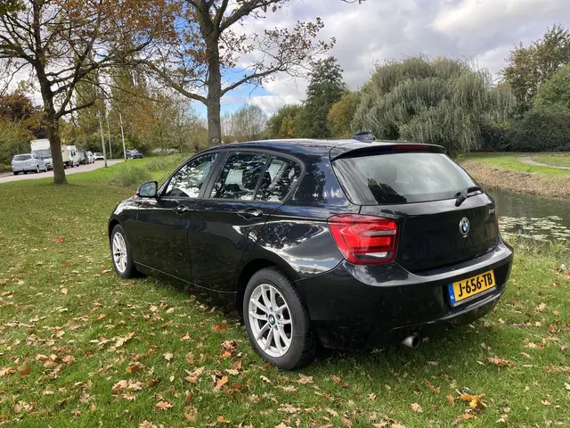 BMW 1 Serie 118i Executive 2014 Benzine 4