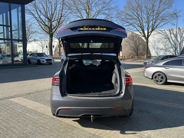 Tesla Model X Dual Motor AWD 100 kWh 2023 Elektrisch 8