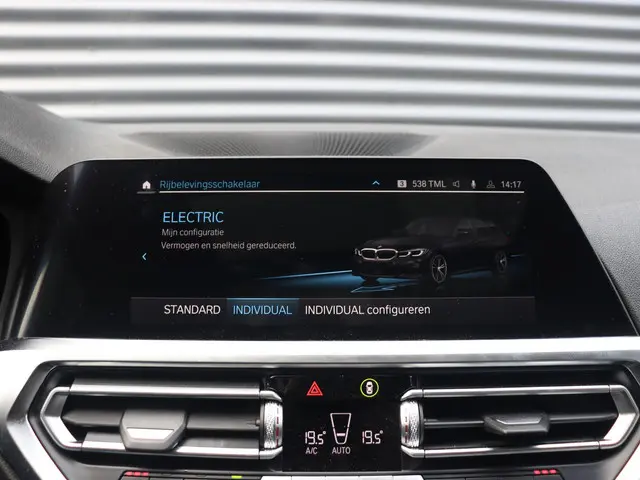 BMW 3 Serie Touring 330e 2021 Hybride Benzine 29