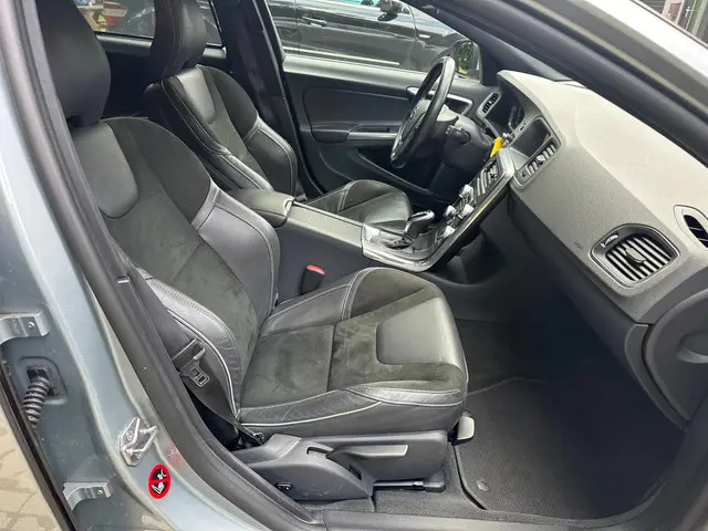 Volvo V60 1.6 T3 R-Design Trekhaak 2015 Benzine 19