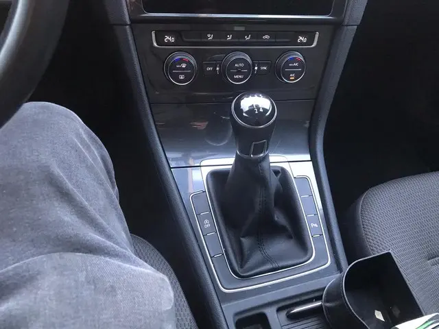 Volkswagen Golf 1.6 TDI Highline Business R 2017 Diesel 9