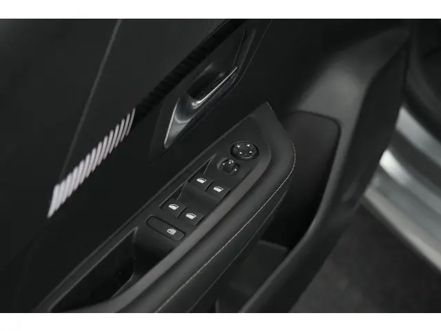 Peugeot 208 PureTech 100 Allure 2024 Benzine 27