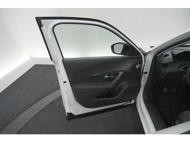 Peugeot 2008 PureTech 102 Allure Pack 2023 Benzine 63